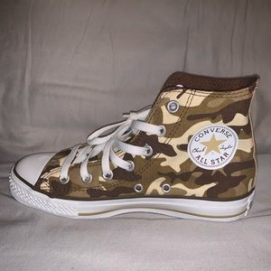 Camouflage high top converse